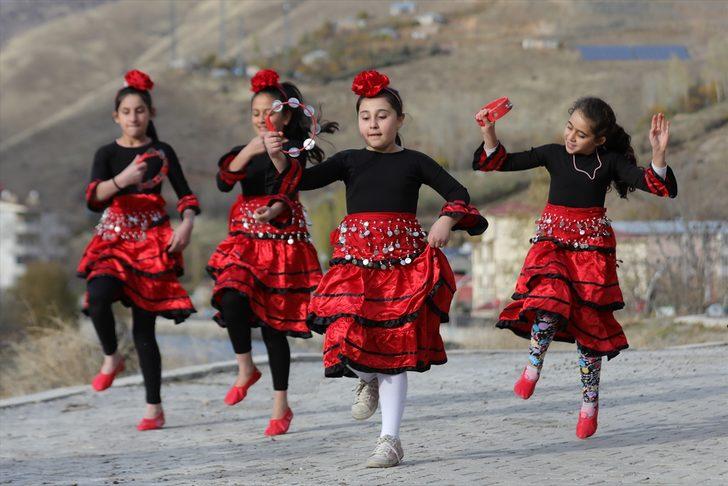 Türkiye'nin renkleri Van'da buluştu  G1