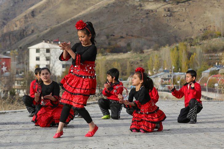 Türkiye'nin renkleri Van'da buluştu  G2