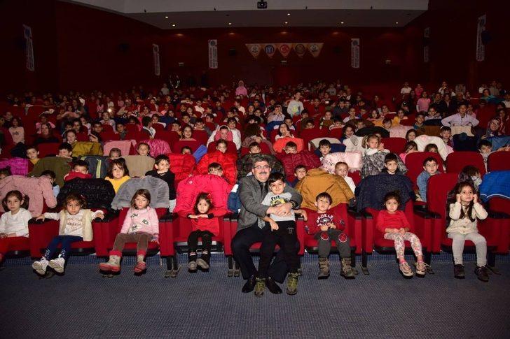 10 bini aşkın tiyatrosever tiyatro oyunları ile buluştu G3