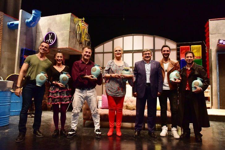 10 bini aşkın tiyatrosever tiyatro oyunları ile buluştu G4