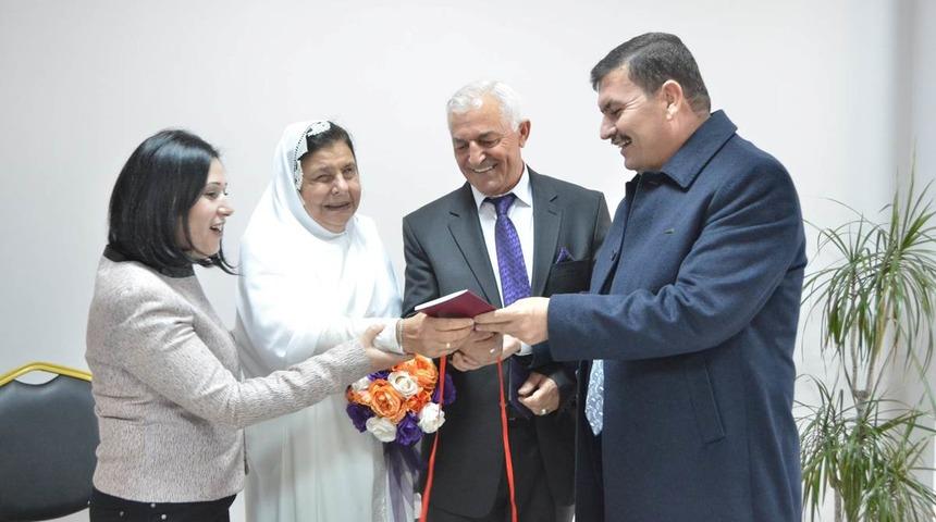 Nik&acirc;hta, 65 yaşındaki gelin soru bitmeden 'Evet' deyince salondakileri g&uuml;ld&uuml;rd&uuml;