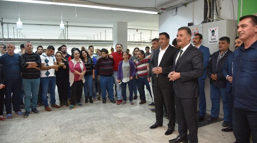 Tuna, tekstil &ccedil;alışanlarıyla buluştu