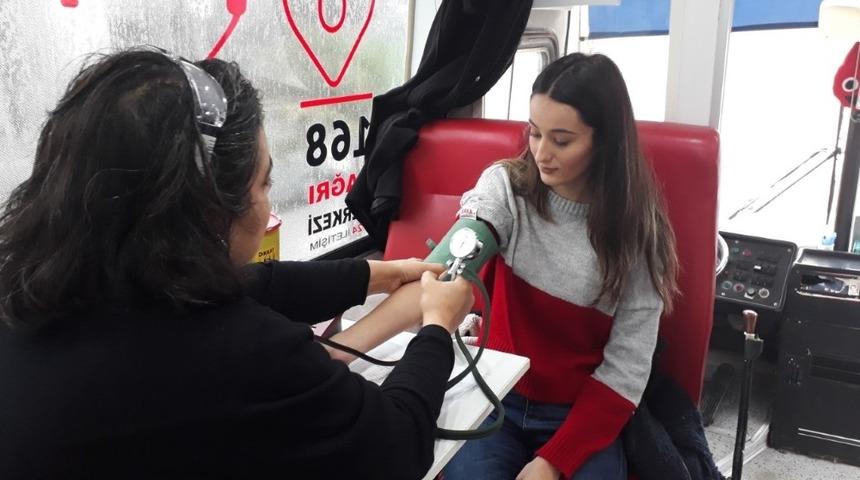 Burhaniye&rsquo;de belediye &ccedil;alışanları kan verdi