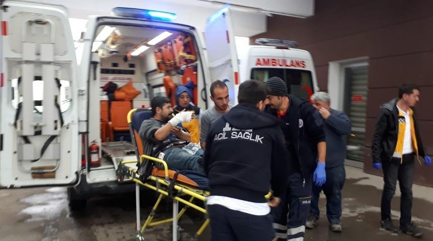 Kolunu iş makinesine kaptıran iş&ccedil;i yaralandı