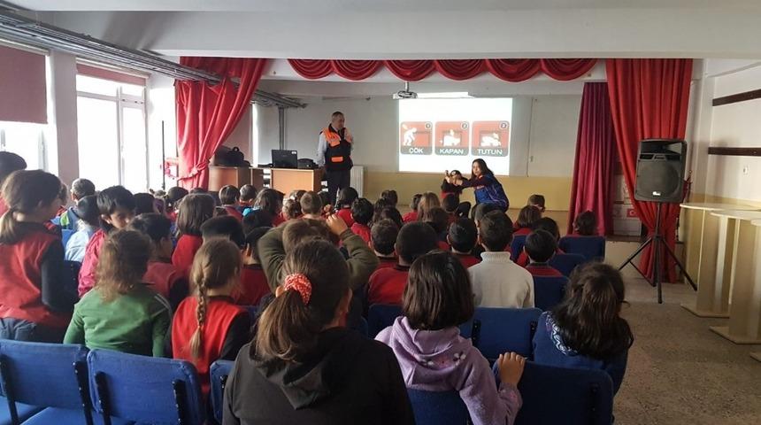 Mminiklere deprem eğitimi