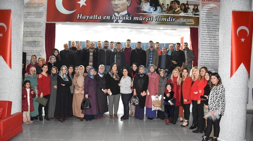 Yeni Hamle&rsquo;de &Ouml;ğretmenler G&uuml;n&uuml; coşkusu