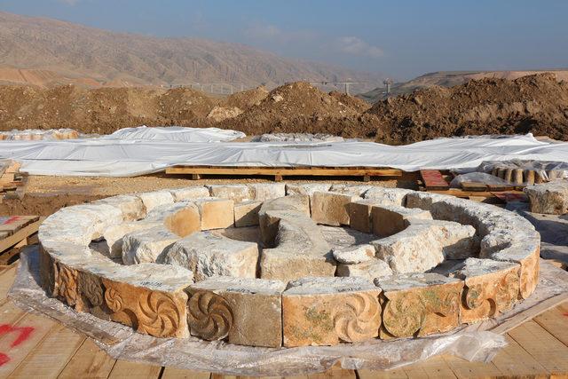 Hasankeyf'teki 2 minarenin taşları tek tek sökülüyor