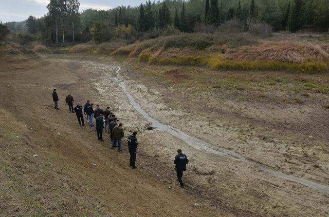 Balçığa saplanmış erkek cesedi bulundu