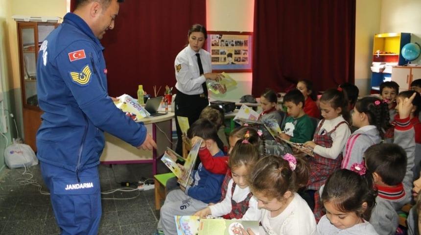 İl&ccedil;e Jandarma Komutanlığından &ccedil;ocuk g&uuml;venliği semineri