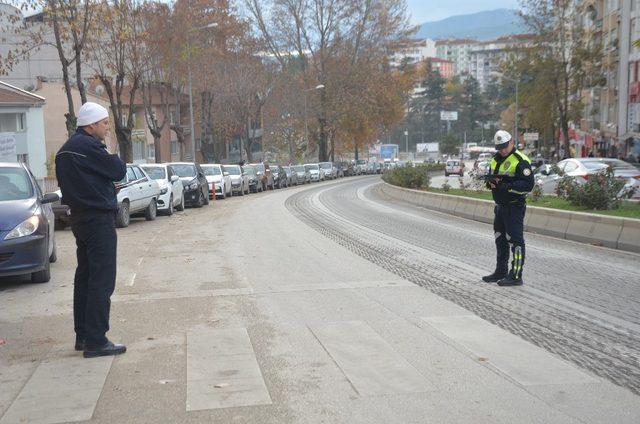 Bilecik’teki otomobilin çarptığı 15 yaşındaki genç kız yaralandı