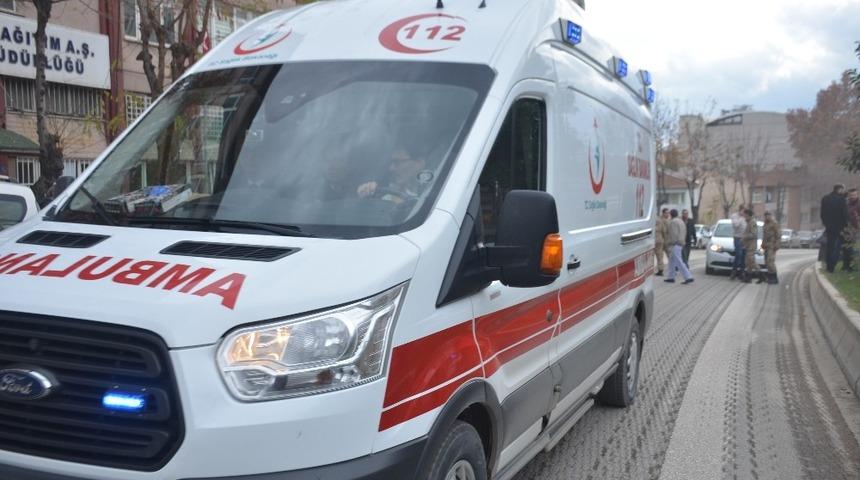 Bilecik&rsquo;teki otomobilin &ccedil;arptığı 15 yaşındaki gen&ccedil; kız yaralandı