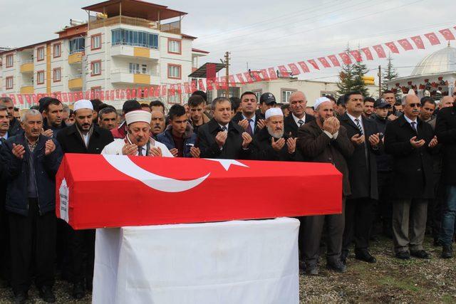 Kanser hastası sözleşmeli er, son yolculuğuna uğurlandı