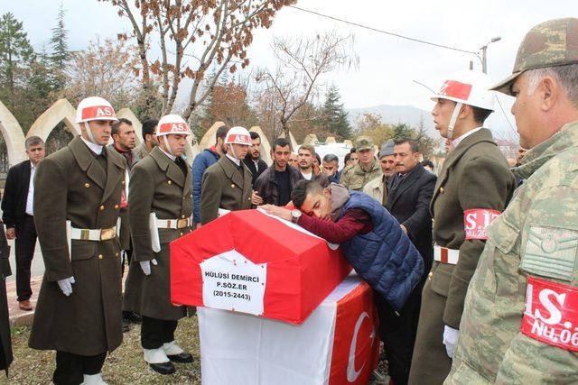 Kanser hastası sözleşmeli er, son yolculuğuna uğurlandı