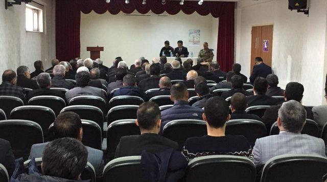 Çaldıran’da muhtarlarla aylık istişare toplantısı