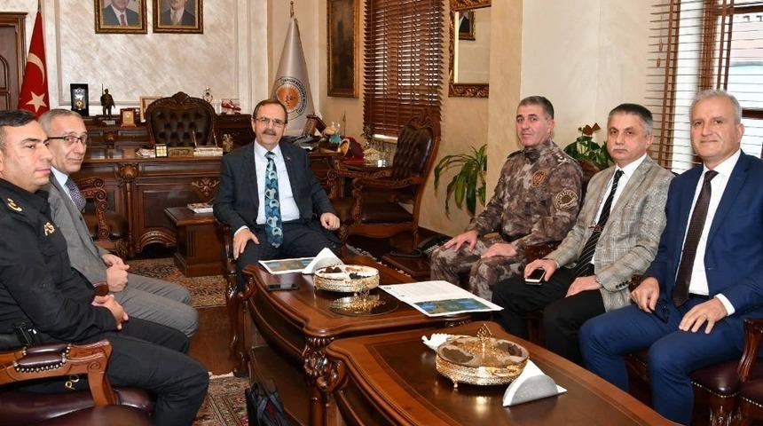 Başkan Zihni Şahin&rsquo;den Samsun polisine &ouml;vg&uuml;