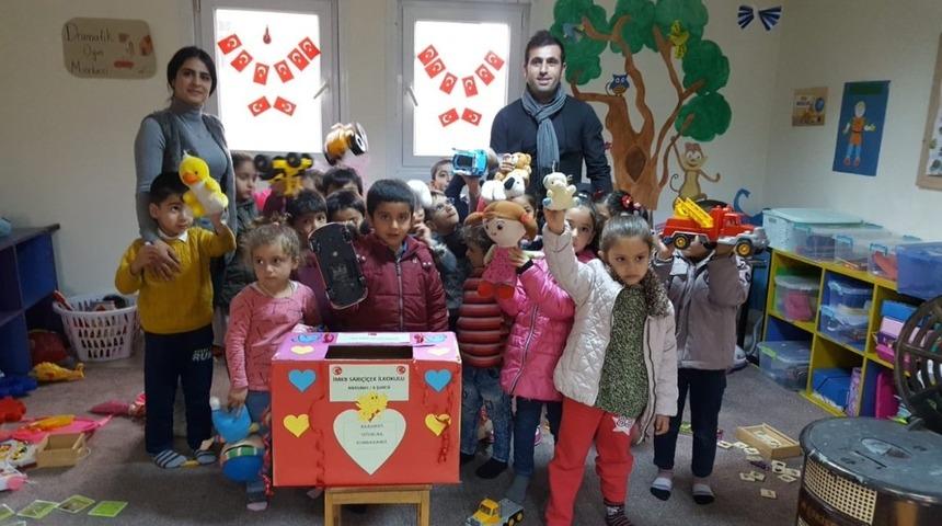 &Ouml;ğrenciler oyuncaklarını paylaştı