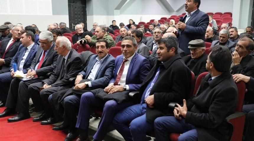 Vali T&uuml;rker &Ouml;ks&uuml;z, muhtarlarla buluştu