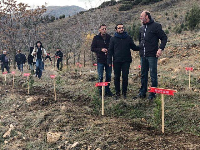 Şehitlerin adını taşıyan fidanlar toprakla buluştu