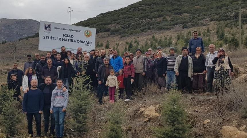 Şehitlerin adını taşıyan fidanlar toprakla buluştu