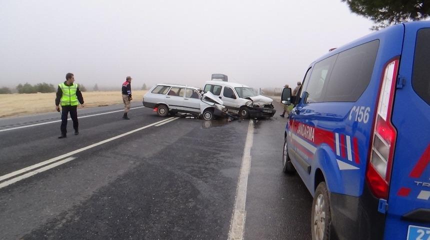 Hatalı sollama kazaya sebep oldu: 3 yaralı