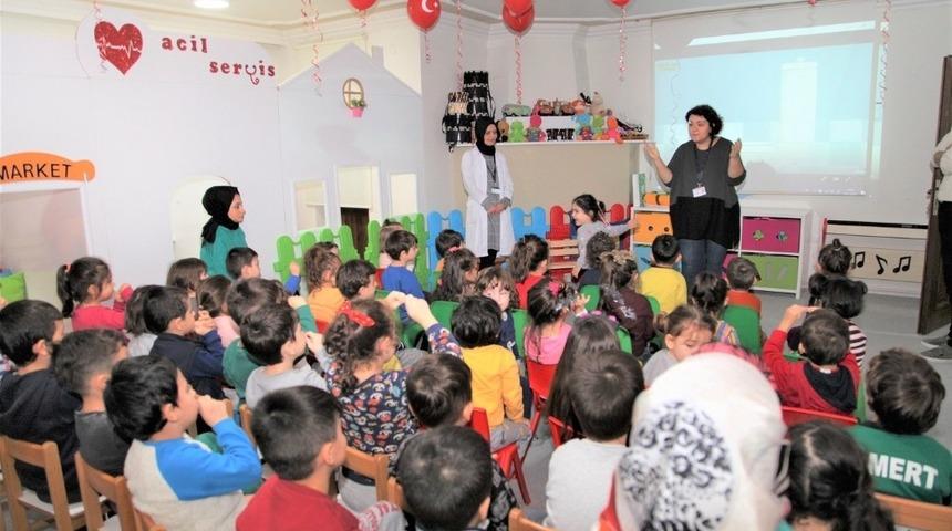 Başiskele&rsquo;deki &ccedil;ocuklara hijyen eğitimi