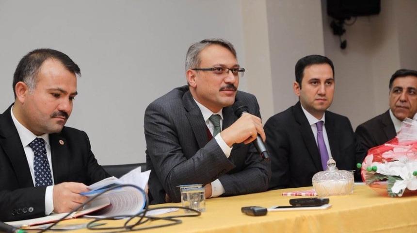 Vali Ekinci;"Hakkaniyet &ccedil;er&ccedil;evesinde eleştiri yapmaktan &ccedil;ekinmeyin"