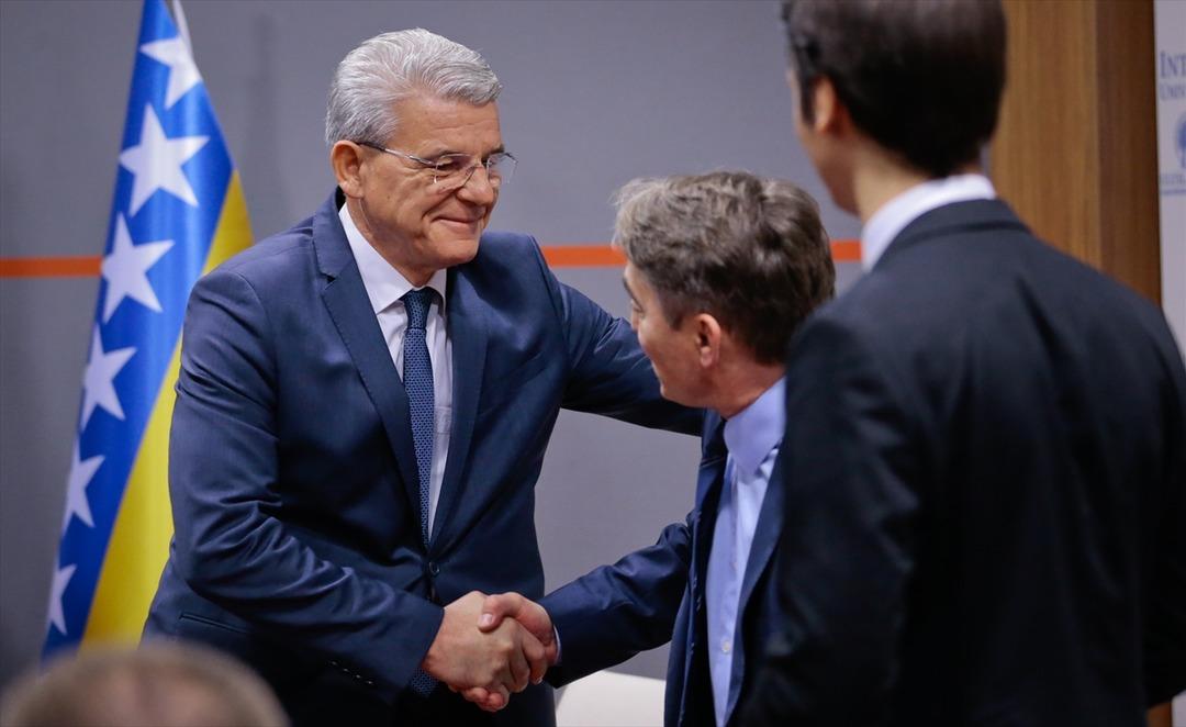 Dzaferovic ve Komsic &ouml;ğrencilerle buluştu