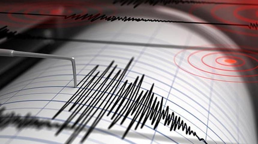 Ege Denizi'nde &uuml;&ccedil; ayrı deprem!