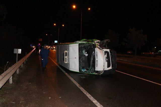 Bolu’da kamyonetle minibüs çarpıştı: 3 yaralı
