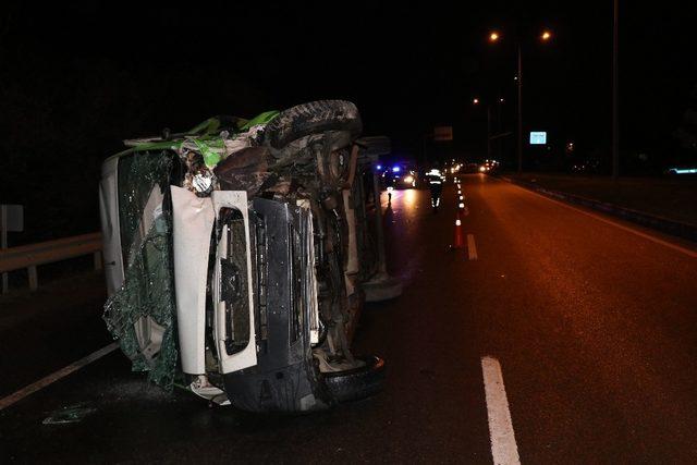 Bolu’da kamyonetle minibüs çarpıştı: 3 yaralı