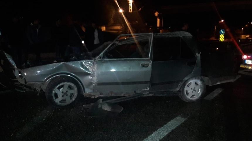 G&uuml;r&uuml;n&rsquo;de trafik kazası 2 yaralı