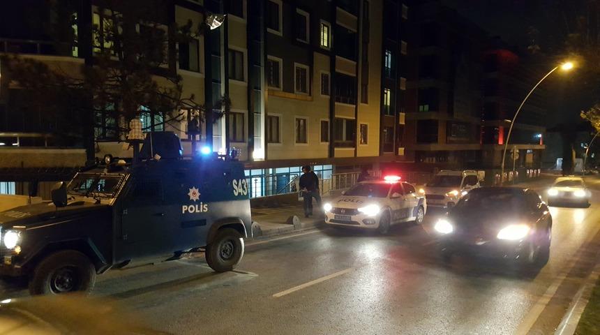 Kasiyeri etkisiz hale getirip, marketi soydular!