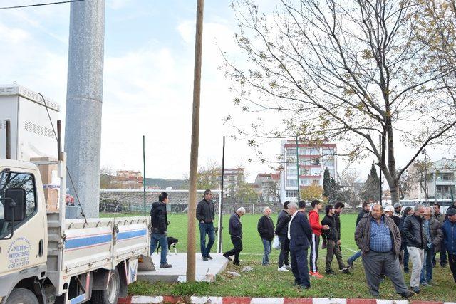 Çardak’ta futbol sahasına kurulacak baz istasyonuna tepki