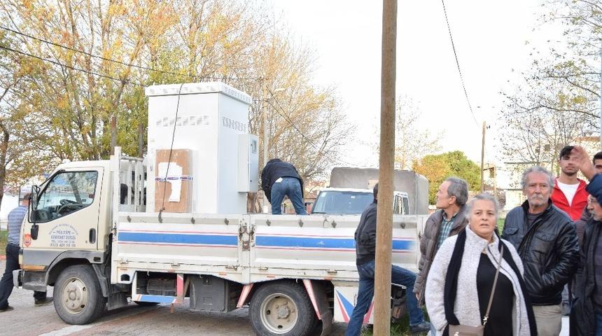 Çardak’ta futbol sahasına kurulacak baz istasyonuna tepki