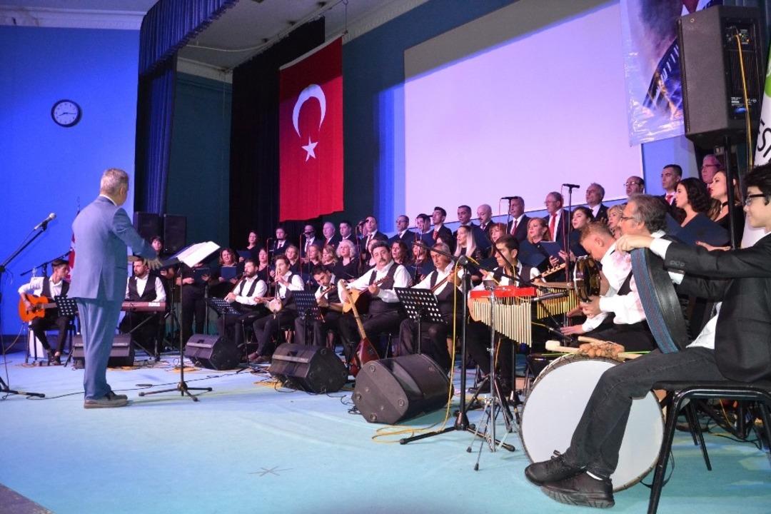 &Ouml;ğretmenler korosundan muhteşem konser