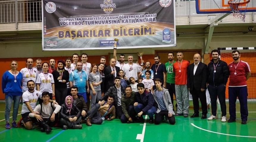 Kıran kırana ge&ccedil;en turnuvada şampiyon &ouml;ğretmenler belli oldu