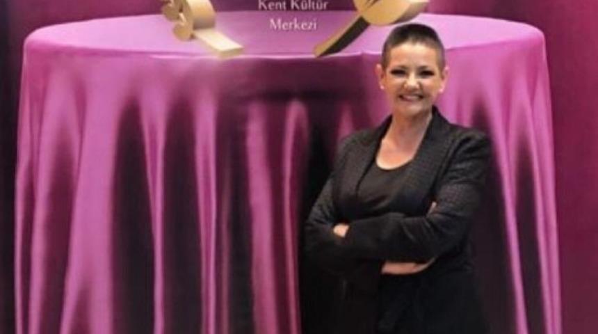 Sevin&ccedil; Gediktaş, "Yılın Tiyatro Kadını" &ouml;d&uuml;l&uuml;n&uuml; aldı