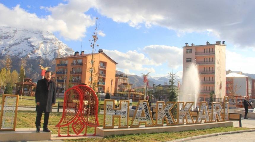 Vali Akbıyık&rsquo;tan ilk Hakkari hatırası