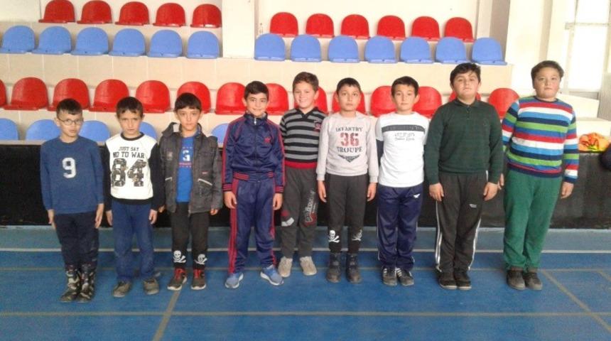 Aslanapa&rsquo;da geleceğin g&uuml;reş&ccedil;ileri