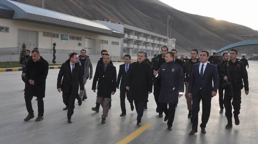 Vali Akbıyık, Esendere G&uuml;mr&uuml;k Kapısında incelemede bulundu