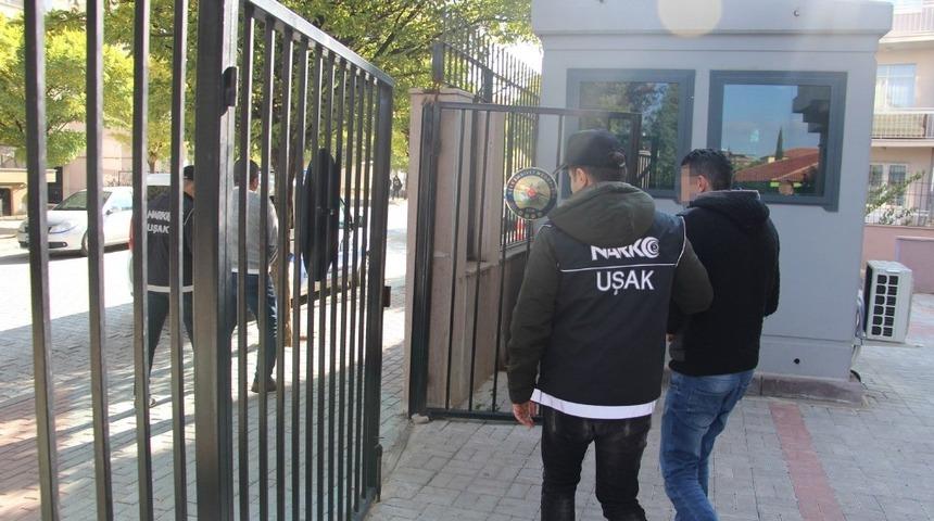 Uşak&rsquo;ta uyuşturucu operasyonda 2 kişi tutuklandı