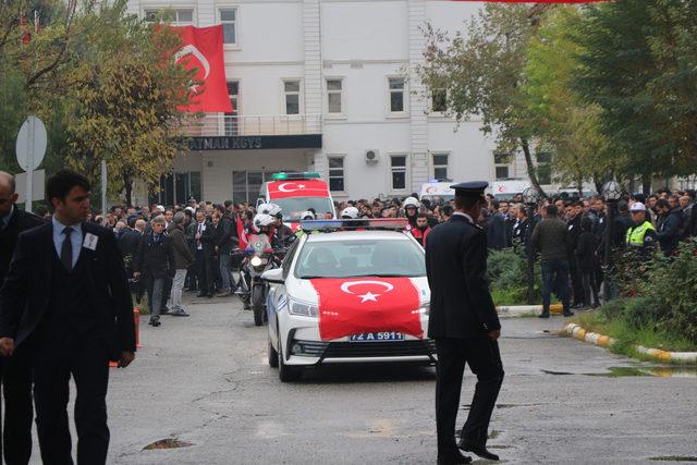 Batman'da Şehit Polis Memuru Öztekin törenle uğurlandı