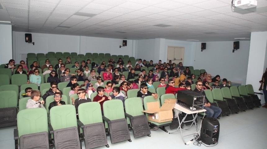 &Ouml;ğrenciler, ilk kez 3 boyutlu sinemayla buluştu