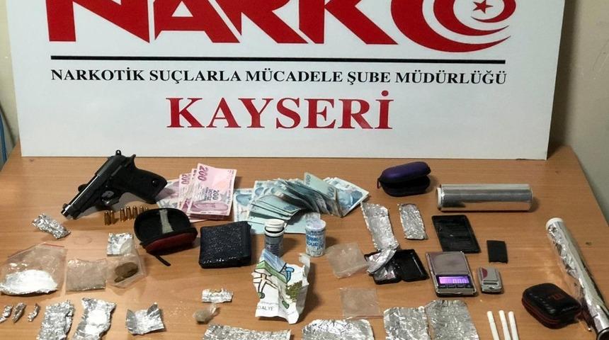 Polis zehir tacirlerine g&ouml;z a&ccedil;tırmıyor