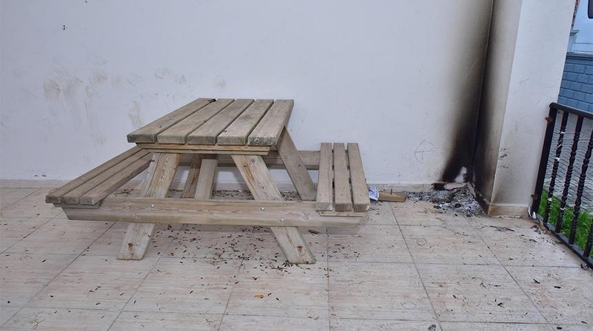 K&uuml;lt&uuml;r evindeki oturma grupları tahrip edildi