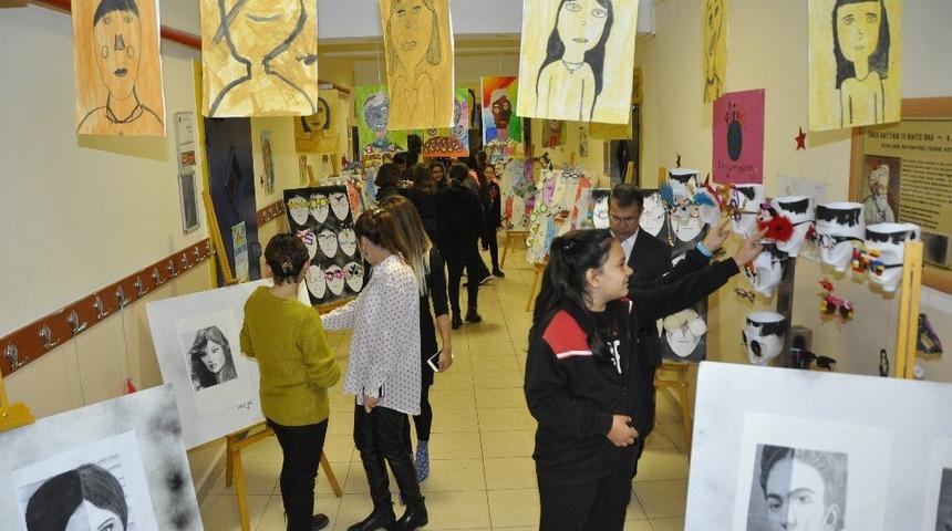 Ortaokul &ouml;ğrencilerinden "Kesi-Yorum"  sergisi