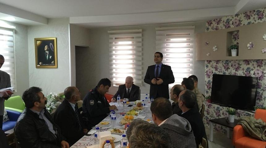 Kaymakam &Ouml;zdemir muhtarları bilgilendirdi