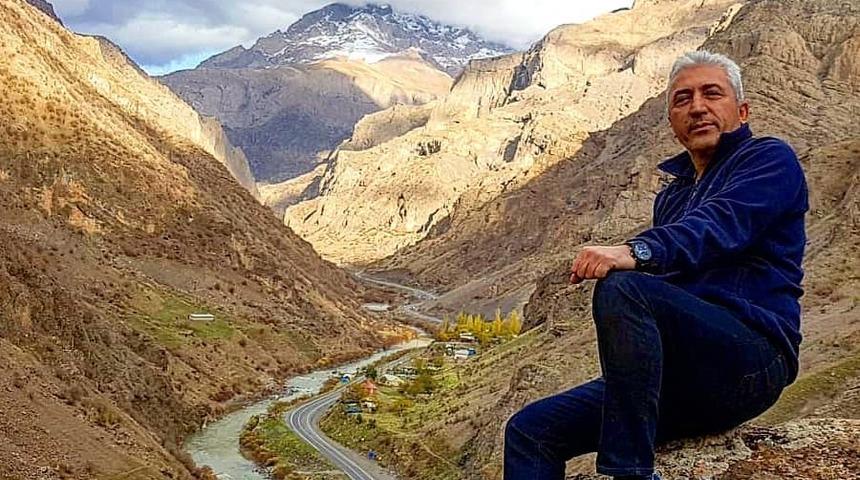 Yaz kar kış demeden Hakkari&rsquo;yi tanıtıyorlar