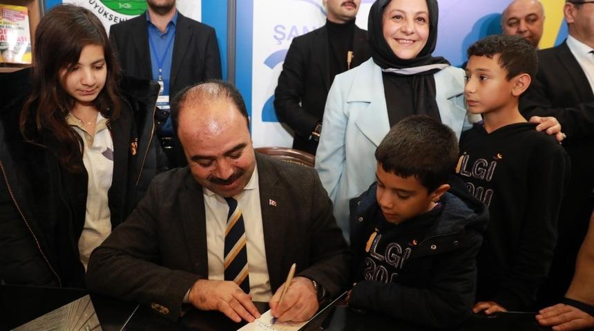 Nihat &Ccedil;ift&ccedil;i kitapseverlerle buluştu