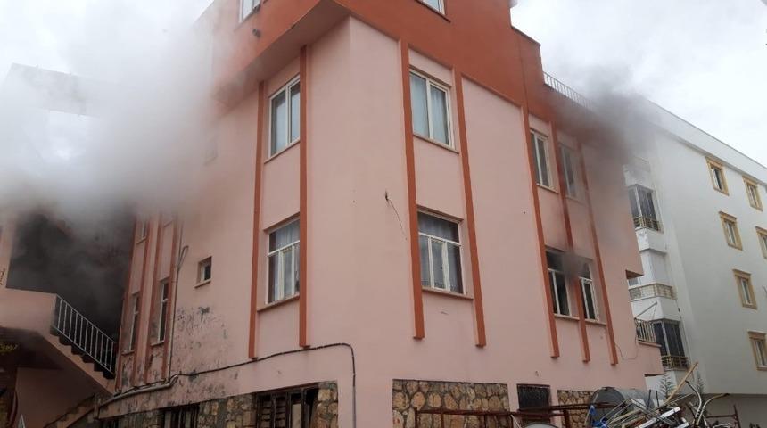Suriyeli ailenin oturduğu evde yangın
